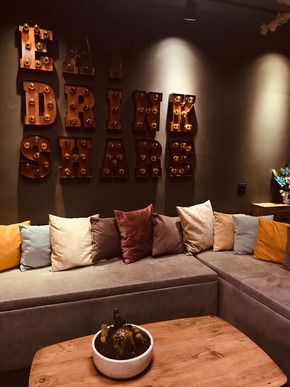 Tips for Creating a Cozy and Inviting Living Room Space